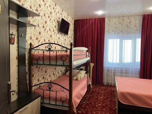 Двох'ярусне ліжко або двоярусні ліжка в номері Kontinent Hotel