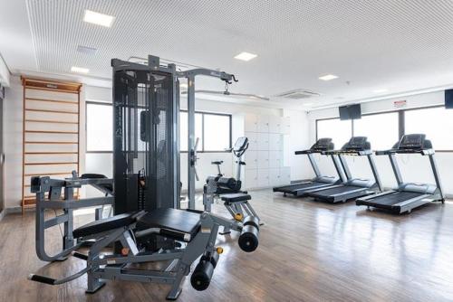 a gym with several tread machines in a room at Beach Class Ilha do leite, Ap 1206, mobiliado in Recife