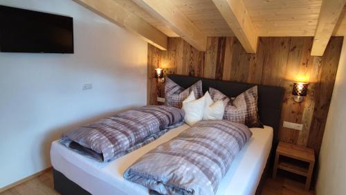 Ένα ή περισσότερα κρεβάτια σε δωμάτιο στο Alpenchalet Valentin