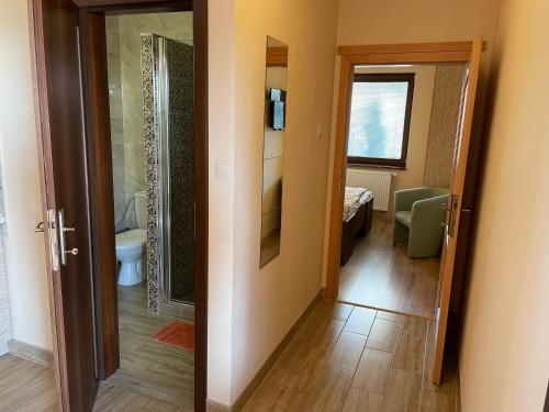 Ένα μπάνιο στο Apartmány Forró