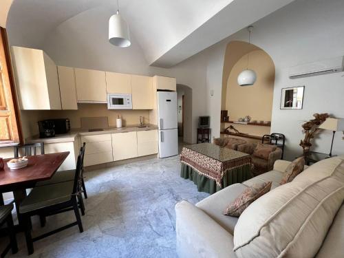 a kitchen and living room with a couch and a table at Calle de la Convalecencia in Córdoba
