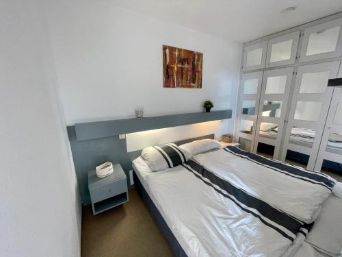 Krevet ili kreveti u jedinici u objektu Schöne Ferienwohnung mit Schwimmbad, Sauna und Balkon