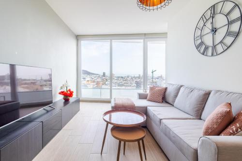 Brand New Apartment with Ocean & Volcano Views