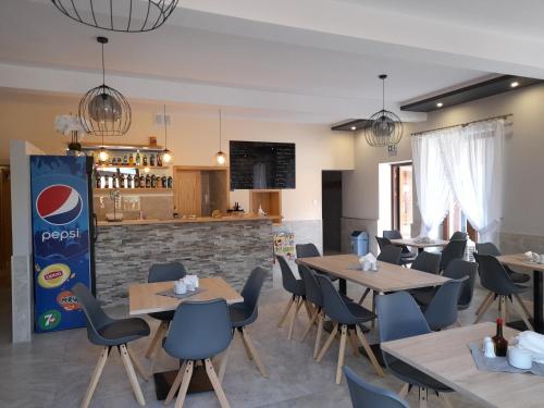 a restaurant with tables and chairs and a bar at Zajazd na Podzamczu in Pieskowa Skała