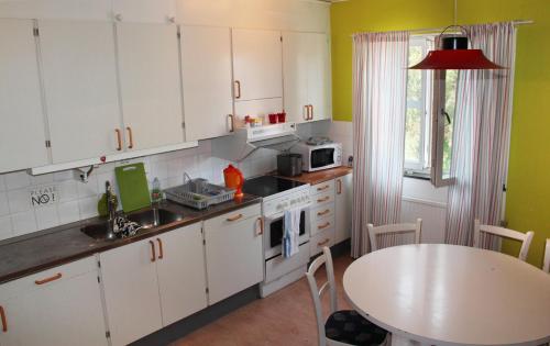 A kitchen or kitchenette at Svefi Vandrarhem - Hostel