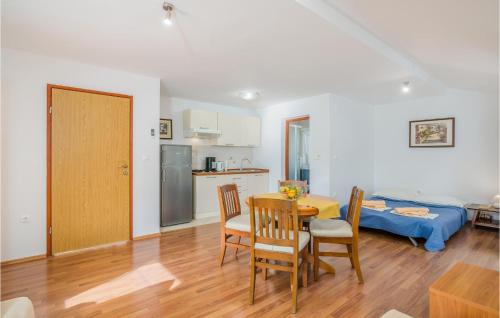 Cozy Apartment In Malinska Dubasnica