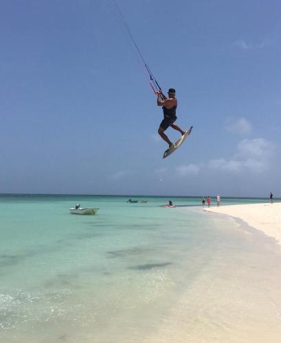 Επισκέπτες που μένουν στο Yoyita Suites Aruba Villa