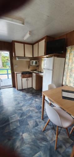 Dapur atau dapur kecil di Batemans Bay Holiday Park & Hostel