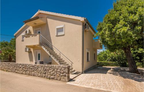 Amazing Apartment In Malinska Dubasnica
