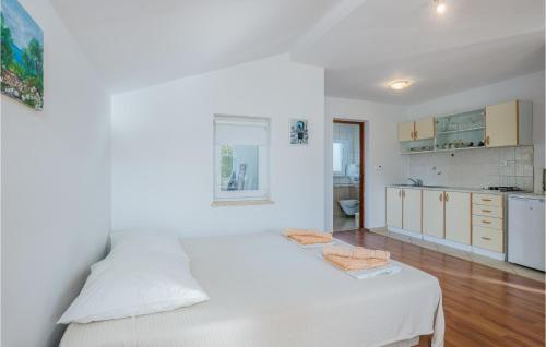 Amazing Apartment In Malinska Dubasnica