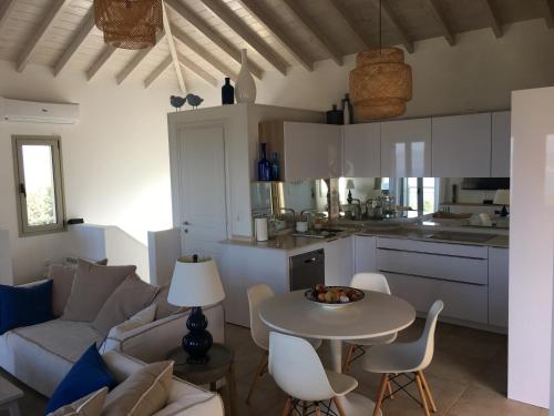 斯基亞索斯鎮的住宿－Luxury villa + guest house couchers de soleil mer，相簿中的一張相片