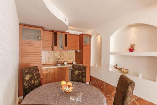 Monte Perla Residenceにあるキッチンまたは簡易キッチン