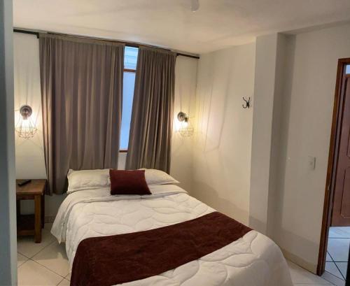 Hostel-Affordable rooms with private bathroom San Juan guatapé tesisinde bir odada yatak veya yataklar