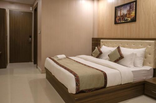 a bedroom with a large bed in a room at Hotel Sri Balaji in Varanasi