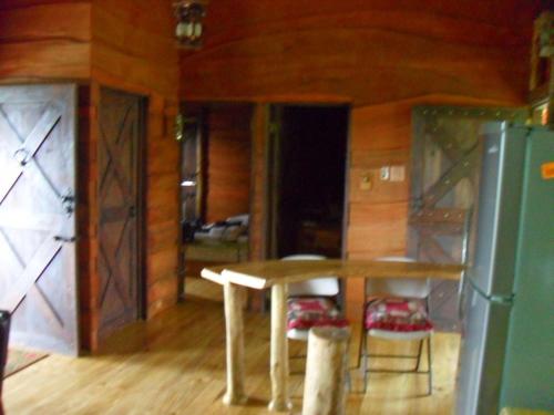 Platanillo的住宿－Log Cabin in Tinamaste Valley, Habacuc Woods, BARÚ，相簿中的一張相片
