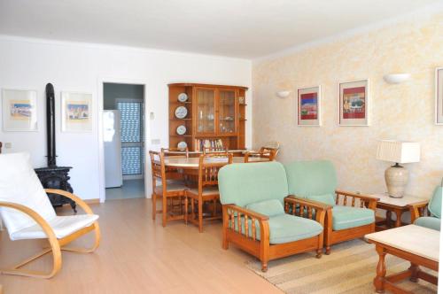 Stylish and well-equipped, private pool, close to amenities, free AC and Wifi