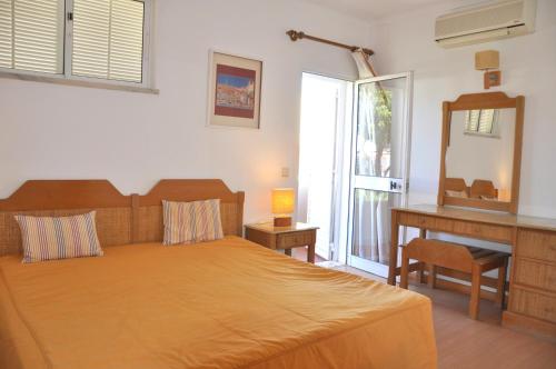 Stylish and well-equipped, private pool, close to amenities, free AC and Wifi