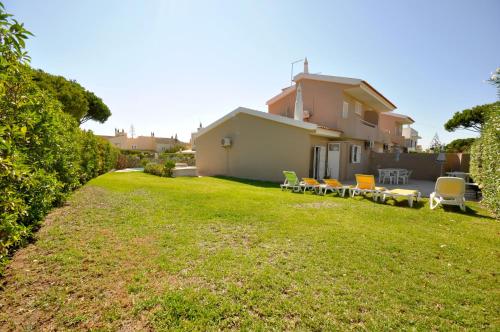 Stylish and well-equipped, private pool, close to amenities, free AC Wifi