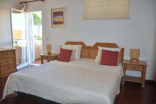 Stylish well-equipped, private pool, close to amenities, free AC Wifi