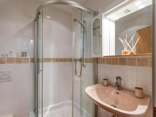a bathroom with a sink and a shower at Berghof Top 14 in Ellmau