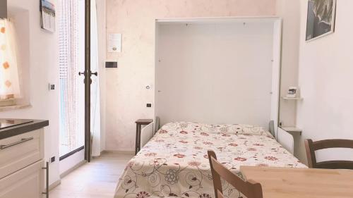 A bed or beds in a room at La Terrazza Del Conero monolocale