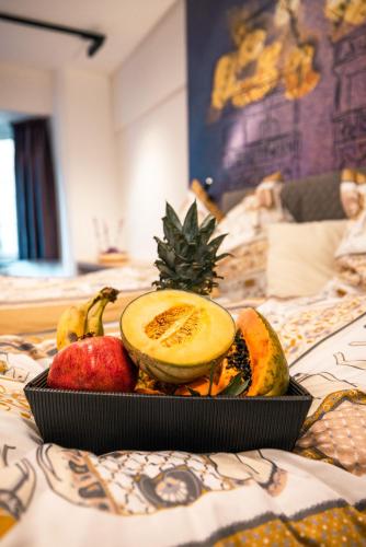 a bowl of fruit sitting on a bed at Hofgasse Apartments in Innsbruck