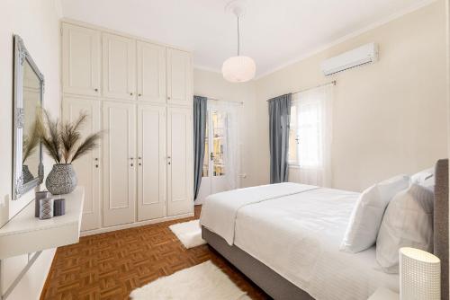 Cama ou camas em um quarto em Callisto Apartment Corfu