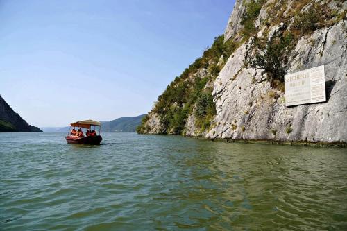 a group of people in a boat on the water at Apartmani Pakalovic in Davidovac