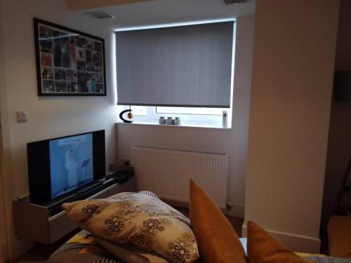 Katil atau katil-katil dalam bilik di Whole apartment 5 mins to East Croydon & concierge