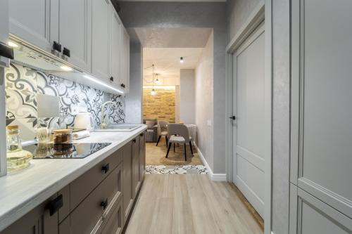 Una cocina o zona de cocina en View on Rynok Square apartments