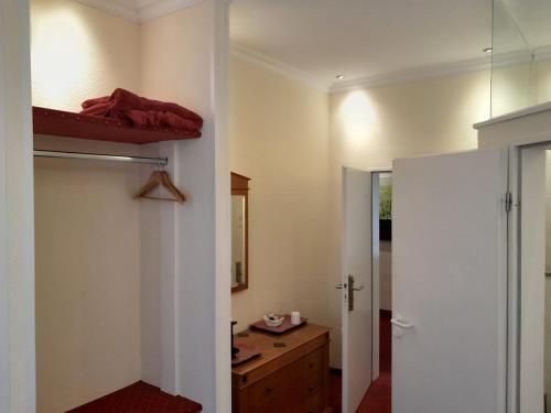 a room with a closet with a bed in it at Schlosshotel Domäne Walberberg in Bornheim