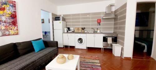 Casa dos Sorrisos - 3 bedroom apartment, terrace, barbecue, AC, Wifi, beach