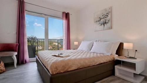 Un pat sau paturi într-o cameră la Luxury Authentic Experience at Villa Marta