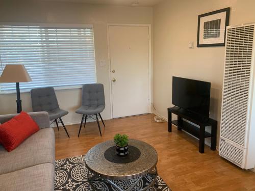 West Oakland Comfort – Photos 3