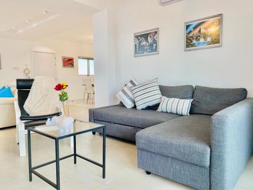 Panoramic Seaside Getaway, 2-BR Penthouse