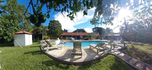Bazén v ubytování Inviting 14-Bed Villa in Toro Valle del Cauca nebo v jeho okolí