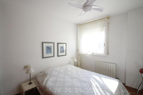 A bed or beds in a room at Apartamento Les Palmeres