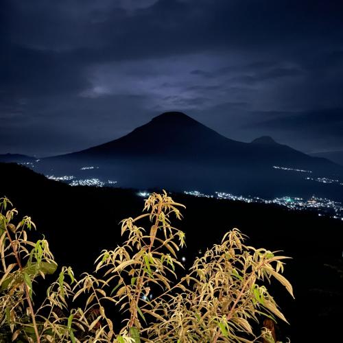 a view of a mountain at night with a city at Bagas Luxury Camp Telaga Menjer in Kejajar
