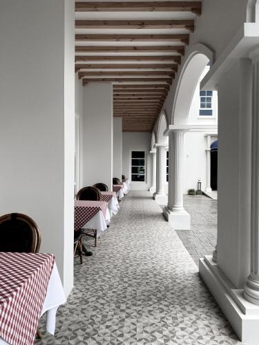 Ένα ή περισσότερα κρεβάτια σε δωμάτιο στο Le Cannes Hotel
