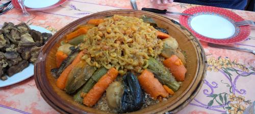 ゲストハウスの敷地内または近くでの食事または食べ物