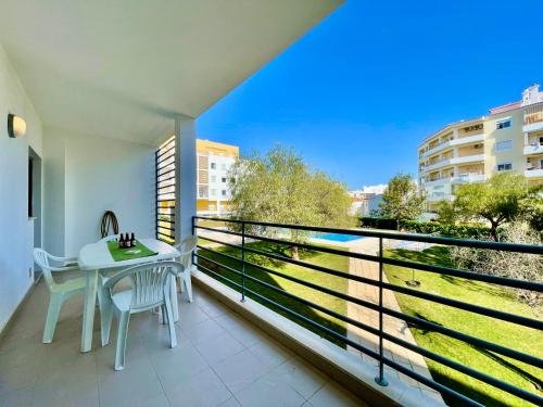 Apt JA - with pool, parking and terrace