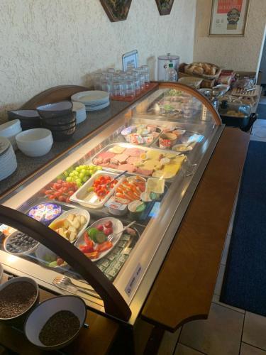 a display case filled with different types of food at Pension Pöhlbergblick Annaberg in Annaberg-Buchholz