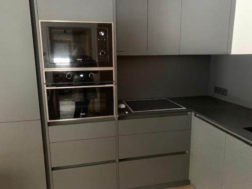 a kitchen with a microwave and a stove at Dependance Residence Altea in Ortisei