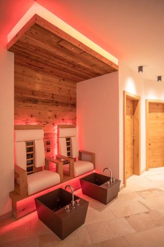 a bathroom with two sinks in a room at Das Elisabeth in Sankt Anton am Arlberg