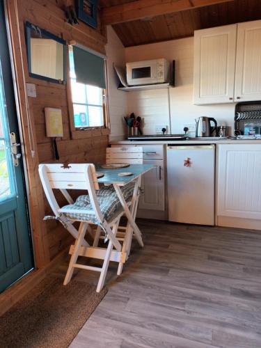 Una cocina o cocineta en The cabin with the view