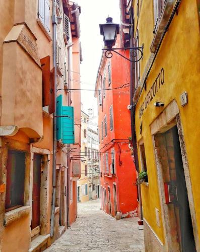 an alley between two buildings in a city at Hotel Casa Garzotto in Rovinj