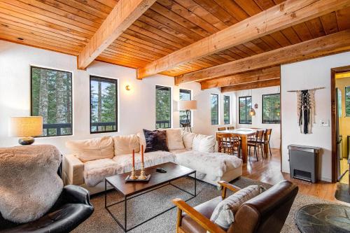a living room with a couch and a table at Hyak Hygge in Snoqualmie Pass