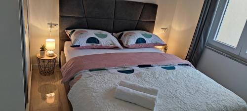 a bedroom with a large bed and a window at Apartman Hajdi in Zadar