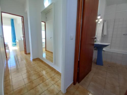 Koupelna v ubytování Mira Atlântico 13- Terraço Com Vista Mar e Cidade, Wifi, 80mt Praia