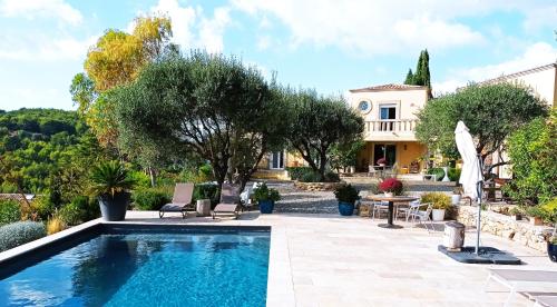 Piscina en o cerca de Castel'lodge